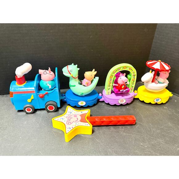 Peppa Pig Peppa's Magical Parade Playset, Magic Wand & 4 Figures sounds & moves - Picture 1 of 8
